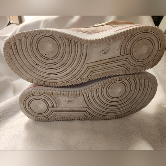 Nike Air Force 1 Low Top Sneakers in Beige with Coral Accents - Picture 7 of 8